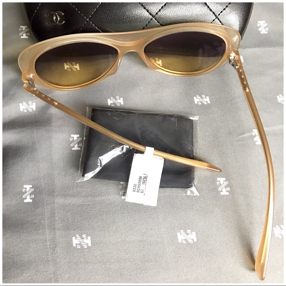 ❌TRADED❌Authentic 💕CHANEL BEIGE OVAL Sunglasses - Picture 5 of 8